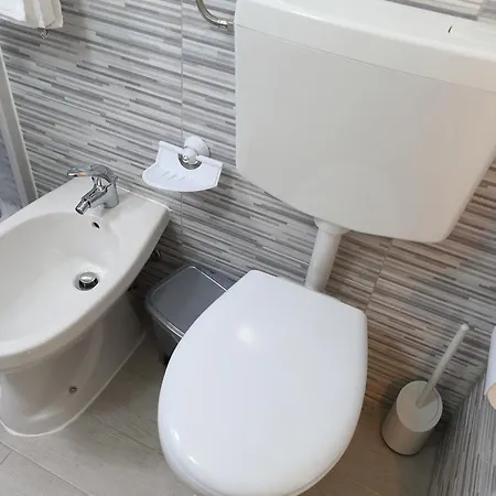 Palazzo Melnis 2* צ'פאלו